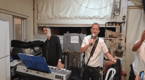 יוסי דגן קורע את הרחבה צילום: צילום מסך, ללא חדשות